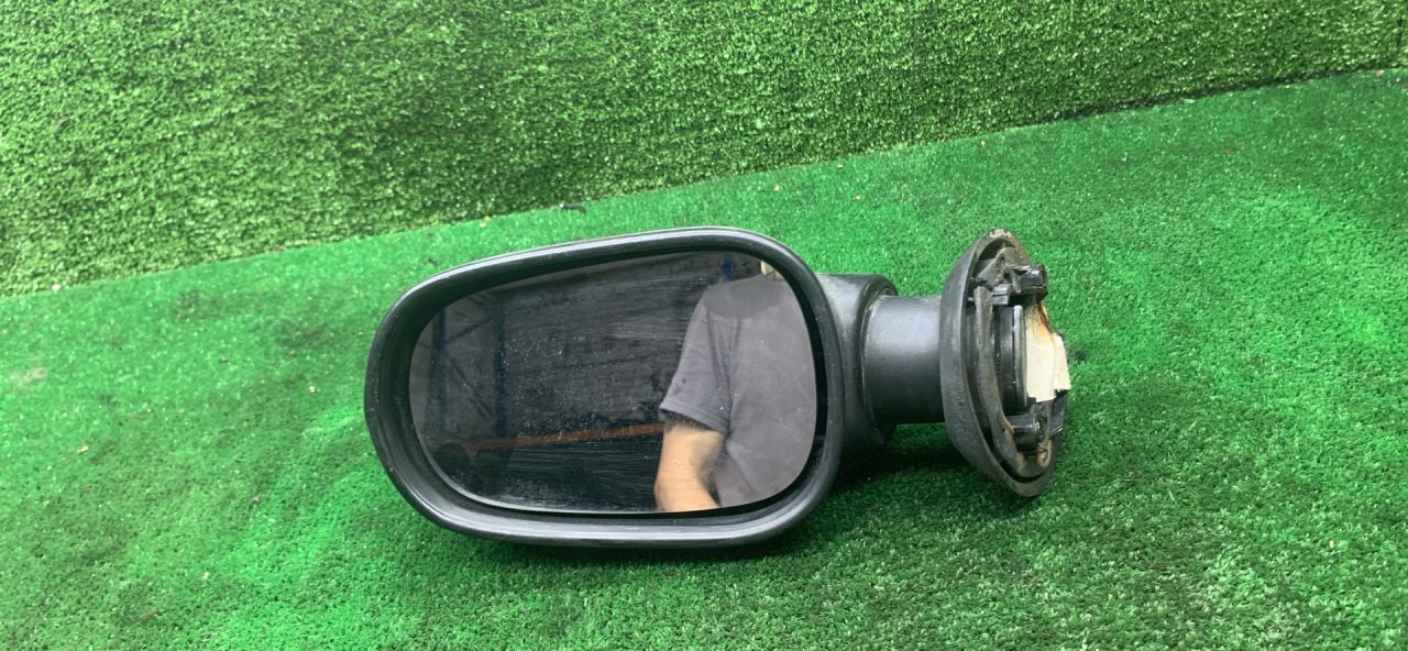 зеркало наружное правое Renault Logan 1 поколение 2006, 1.4 л., бензин, МКПП, седан - фото №1