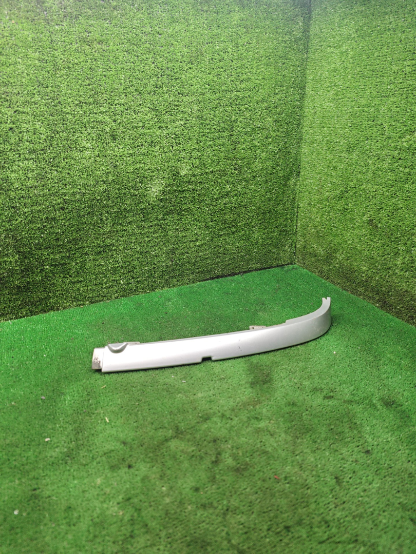 ресничка (ус) левой фары Lada 2114 1 поколение 2005, 1.5 л., бензин, МКПП, хетчбэк 5 дв. - фото №1