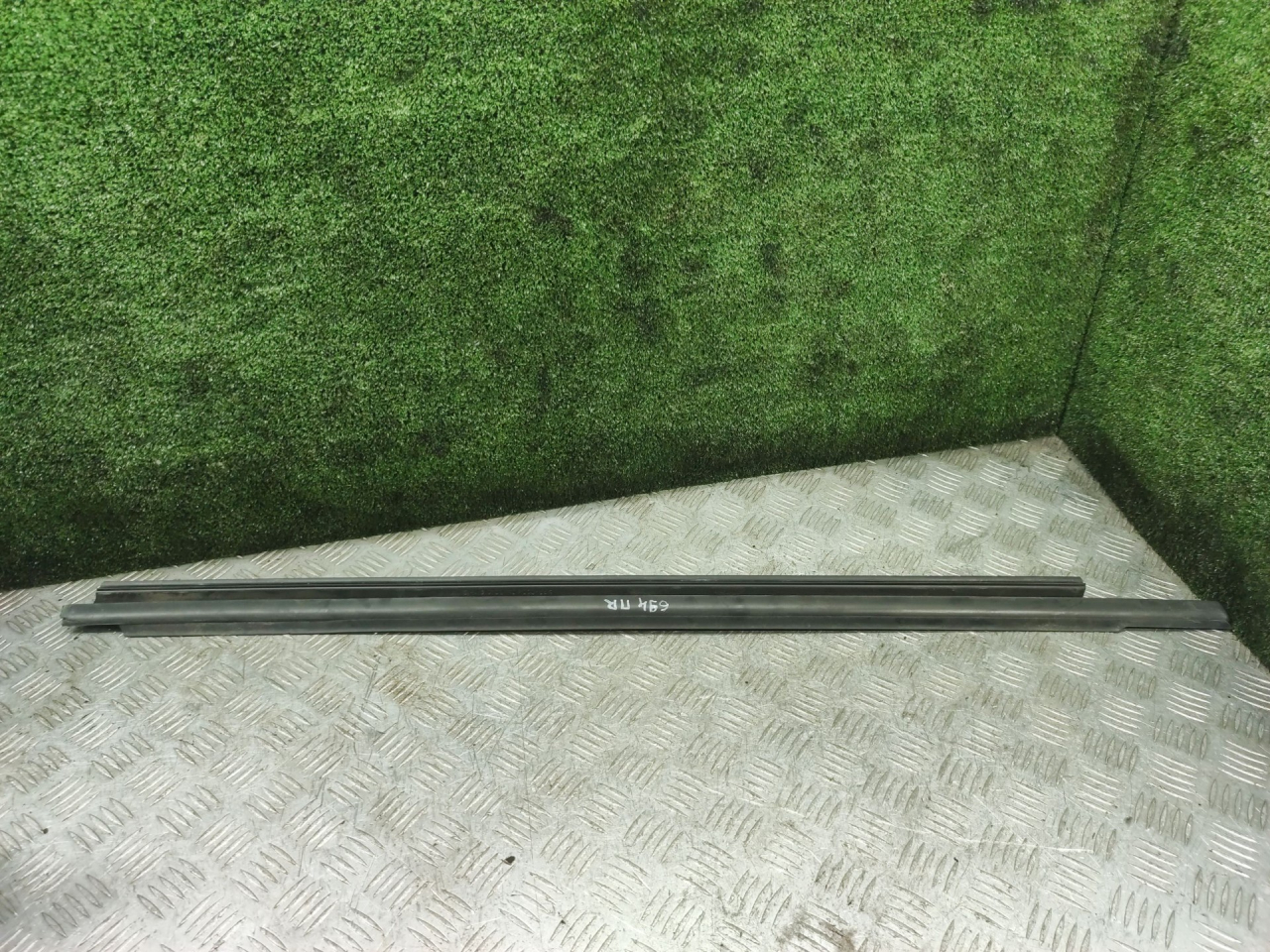 молдинг стекла Fiat Bravo 1 поколение 2000, 1.4 л., бензин, МКПП, хетчбэк 3 дв. - фото №1