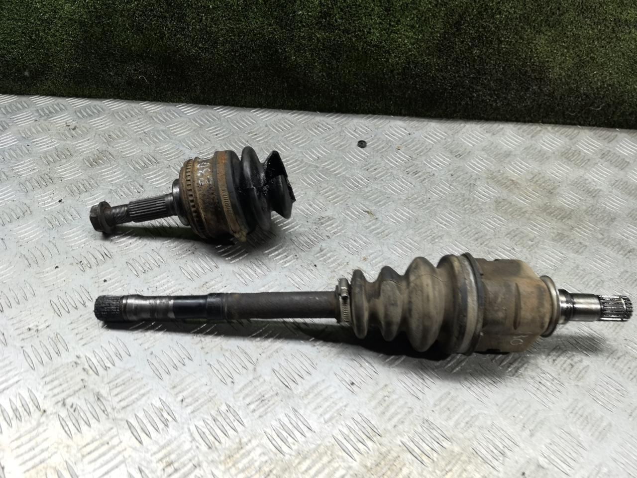 полуось передняя левая (приводной вал, ШРУС) Toyota Carina E 1 поколение T190 1998, 2.0 л., 2C-TE, дизель, МКПП, универсал - фото №1