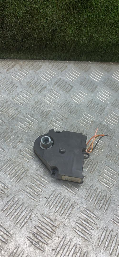 моторчик заслонки печки Alfa Romeo 156 1 поколение 1999, 2.0 л., бензин, МКПП, седан, 16164972 - фото №1