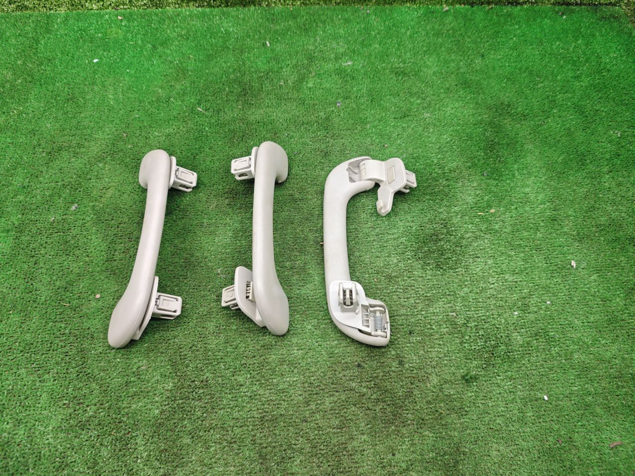 ручка внутренняя потолочная Lada XRAY 1 поколение 2019, 1.6 л., бензин, МКПП, внедорожник 5 дв. - фото №1