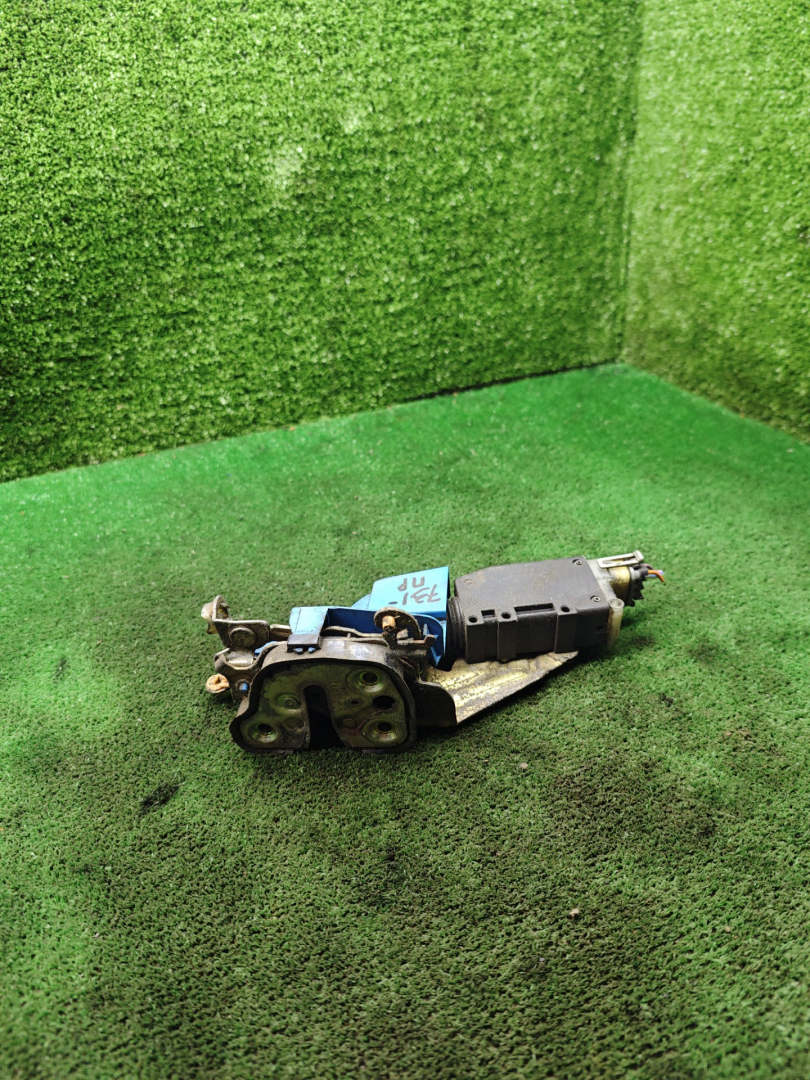 замок двери передней правой Saab 9-3 1 поколение 2002, 2.0 л., бензин, МКПП, хетчбэк 5 дв. - фото №1