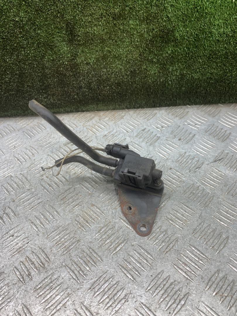 электромагнитный клапан Renault Laguna 1 поколение 1997, 1.8 л., бензин, МКПП, хетчбэк 5 дв. - фото №1