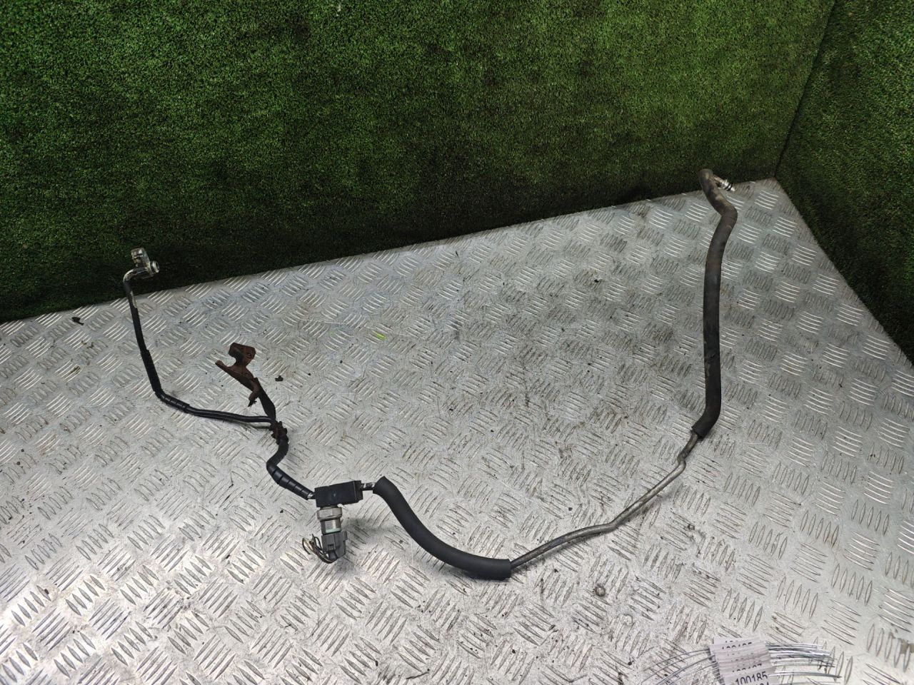 трубка кондиционера Toyota Avensis 1 поколение (T220) 2000, 2.0 л., 2C-T, дизель, МКПП, универсал, 4434400050 - фото №1