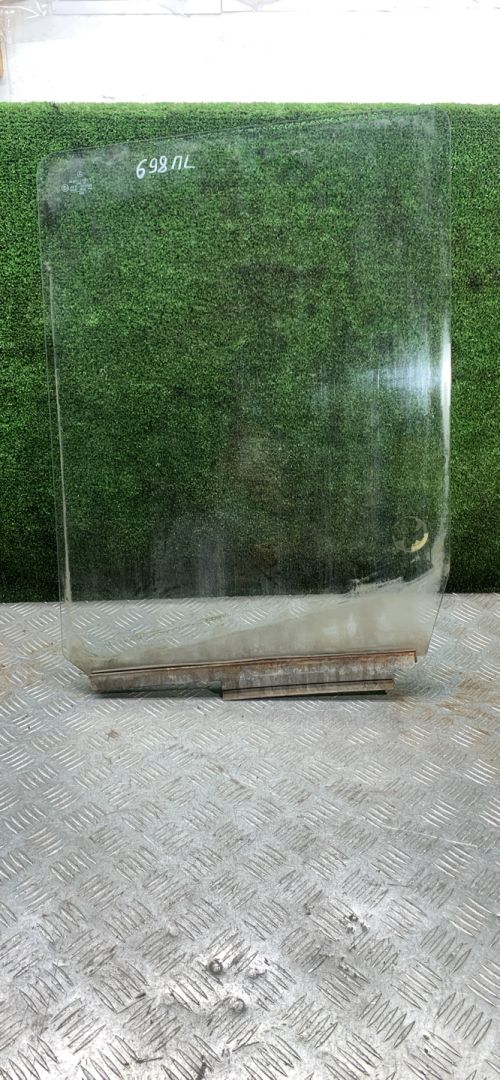 стекло двери передней левой Mercedes-Benz T1 207-210D W601 1993, 2.3 л., OM 601.940, дизель, МКПП, фургон - фото №1