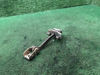 ограничитель открывания двери Chevrolet Niva 1 поколение 2008, 1.7 л., бензин, МКПП, внедорожник 5 дв.