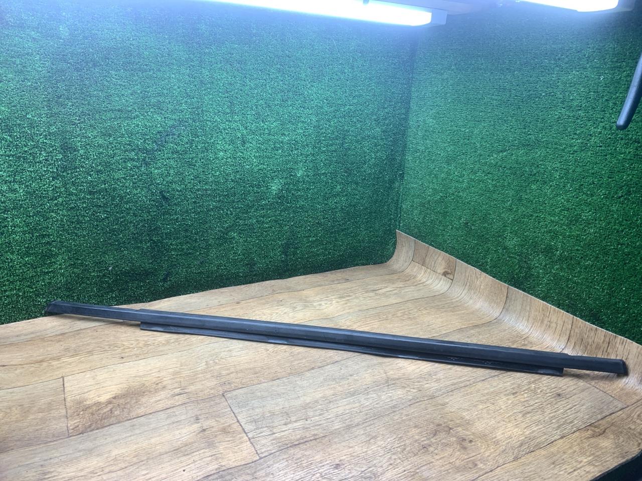 молдинг стекла Lada Vesta 1 поколение 2020, 1.6 л., бензин, МКПП, хетчбэк 5 дв. - фото №1