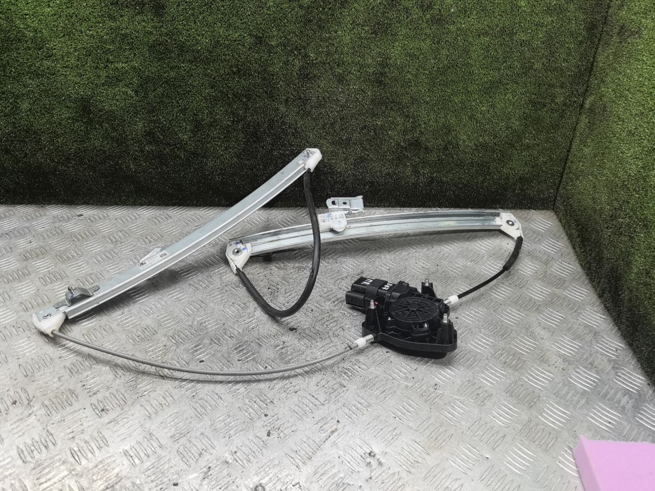 стеклоподъемник электрический передний правый Lada Vesta 1 поколение 2023, 1.6 л., бензин, МКПП, седан, 8450034705 - фото №1