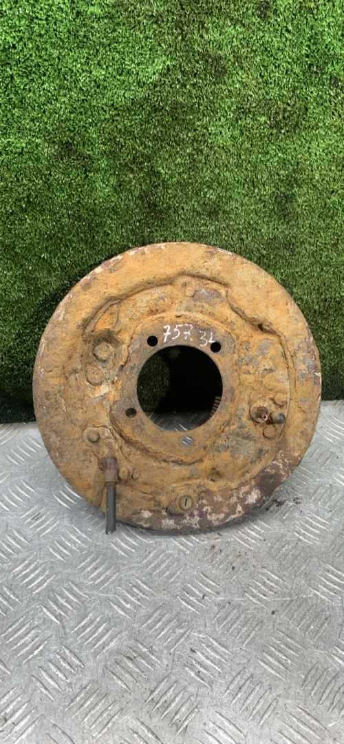 защитный кожух тормозного механизма Toyota Picnic 1 поколение XM10 2001, 2.2 л., 3C-TE, дизель, МКПП, минивэн - фото №1