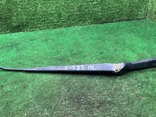 щеткодержатель (поводок стеклоочистителя, дворник) Toyota Avensis 1 поколение (T220) 2000, 2.0 л., 2C-T, дизель, МКПП, универсал