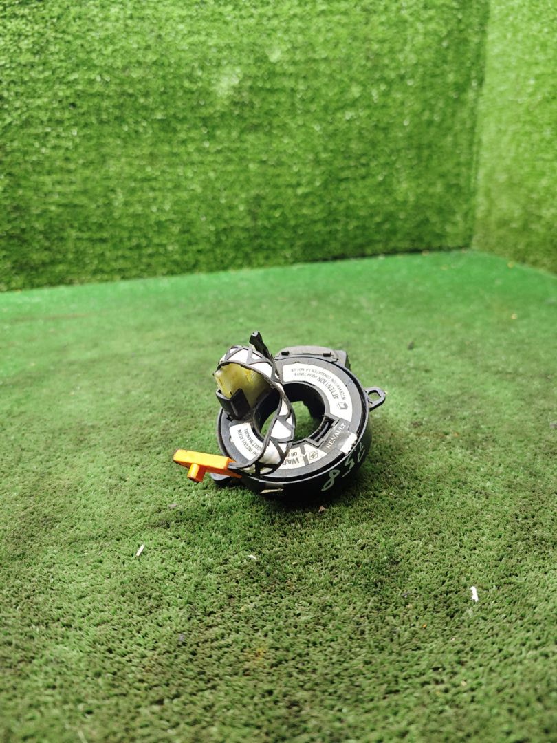 шлейф руля Renault Megane 1 поколение 1997, 1.6 л., бензин, МКПП, хетчбэк 5 дв. - фото №1