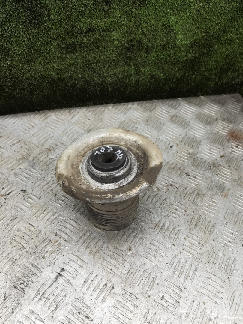 опора амортизатора верхняя (чашка) Mercedes-Benz A-Класс W168 2000, 1.6 л., бензин, МКПП, хетчбэк 5 дв. - фото №1