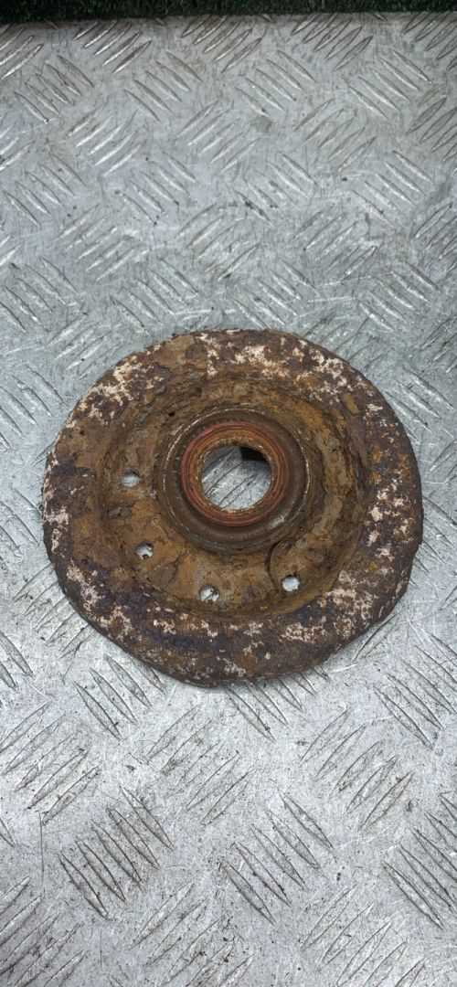 опора амортизатора верхняя (чашка) Toyota Picnic 1 поколение XM10 2001, 2.2 л., 3C-TE, дизель, МКПП, минивэн - фото №1