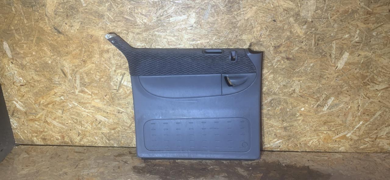 обшивка двери задняя левая Chrysler Voyager 3 поколение 1997, 2.4 л., бензин, МКПП, минивэн - фото №1