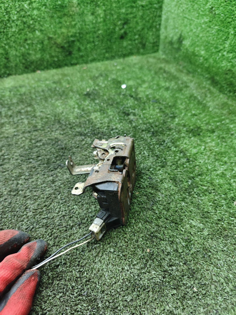 замок багажника Renault Laguna 1 поколение 1998, 1.8 л., бензин, МКПП, универсал - фото №1