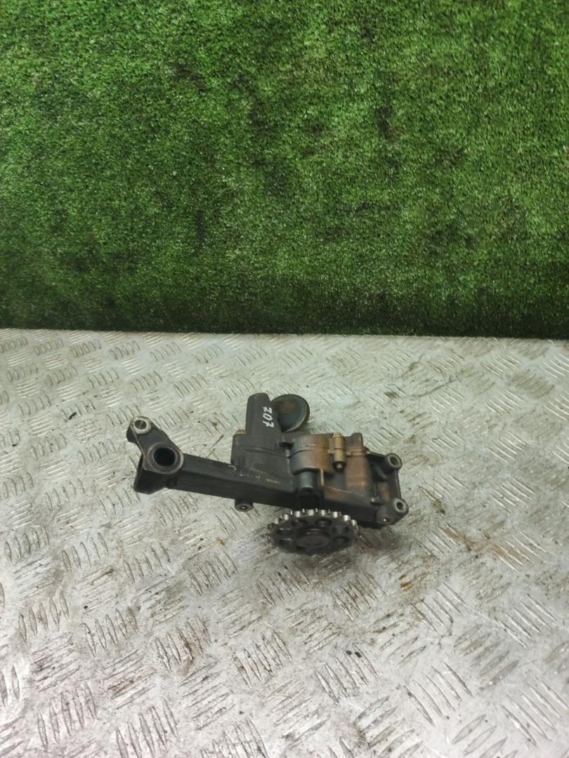 насос масляный Mercedes-Benz A-Класс W168 2000, 1.6 л., бензин, МКПП, хетчбэк 5 дв. - фото №1