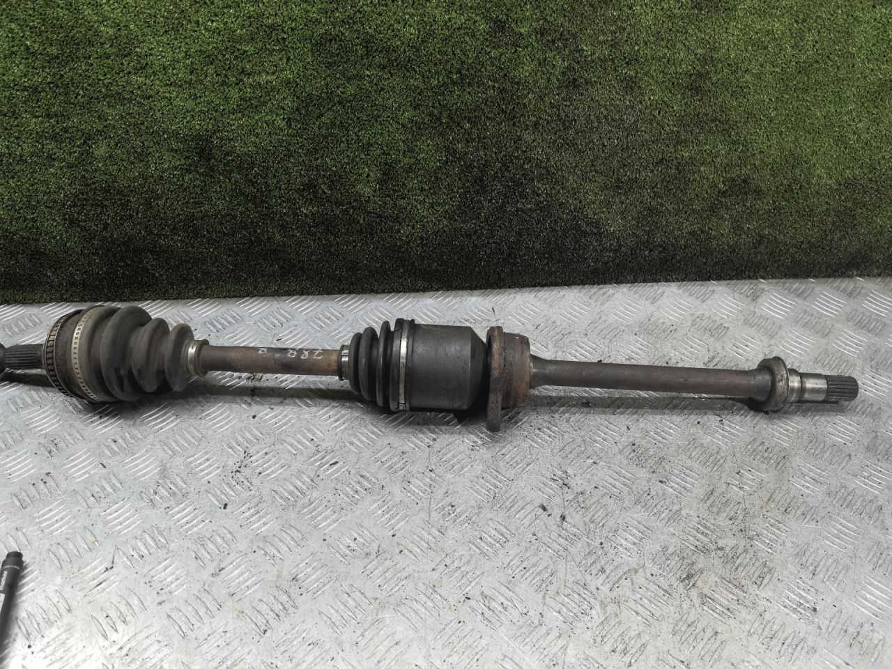 полуось передняя правая (приводной вал, ШРУС) Toyota Carina E 1 поколение T190 1997, 2.0 л., 3S-FE, бензин, МКПП, универсал - фото №1