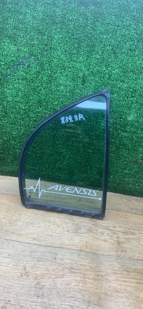 стекло двери задней правой Toyota Avensis 1 поколение (T220) 1998, 2.0 л., 2C, дизель, МКПП, седан - фото №1