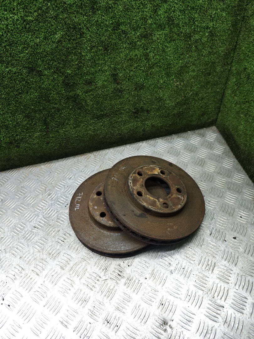 диск тормозной передний Opel Sintra 1 поколение 1997, 2.2 л., X 22 XE, бензин, МКПП, минивэн - фото №1