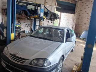 Toyota Avensis 1 поколение (T220)