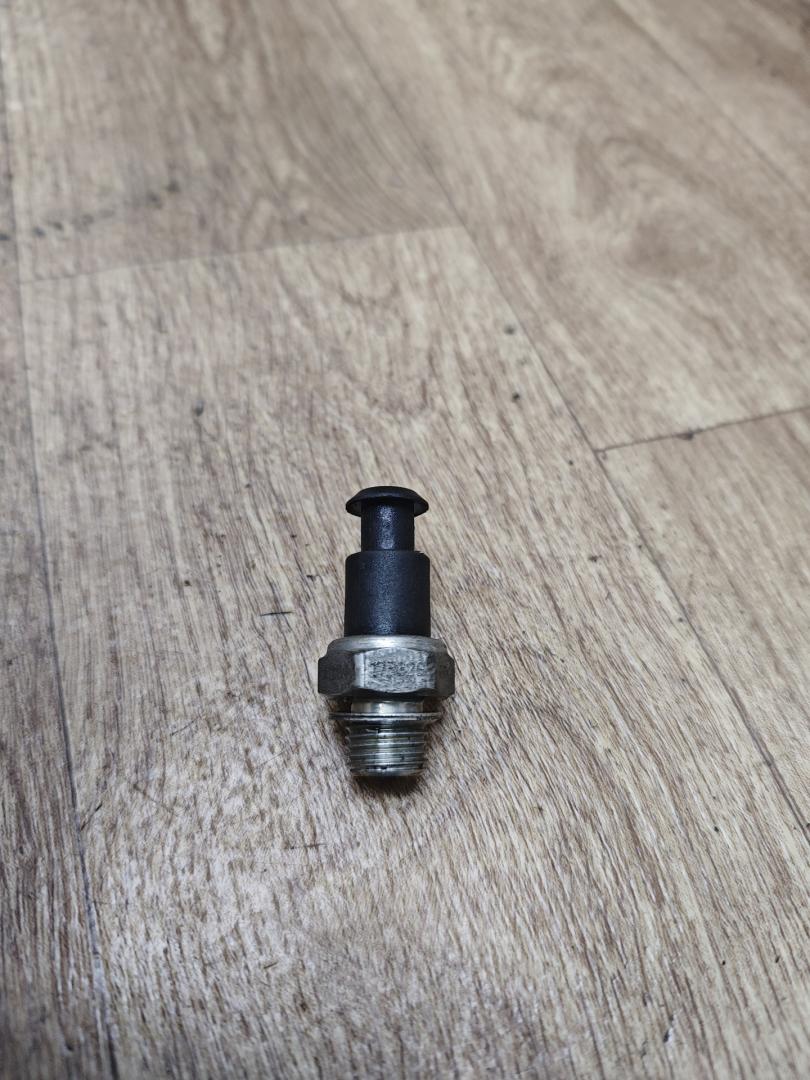 датчик давления масла Lada Vesta 1 поколение 2020, 1.6 л., бензин, МКПП, седан, 173829 - фото №1