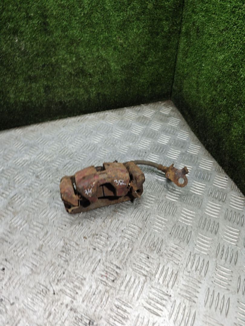 суппорт задний правый Opel Sintra 1 поколение 1998, 2.2 л., Y 22 DTH, дизель, МКПП, минивэн - фото №1