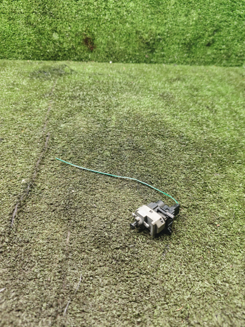 датчик педали сцепления Ford Mondeo 3 поколение 2002, 2.0 л., дизель, АКПП, хетчбэк 5 дв. - фото №1