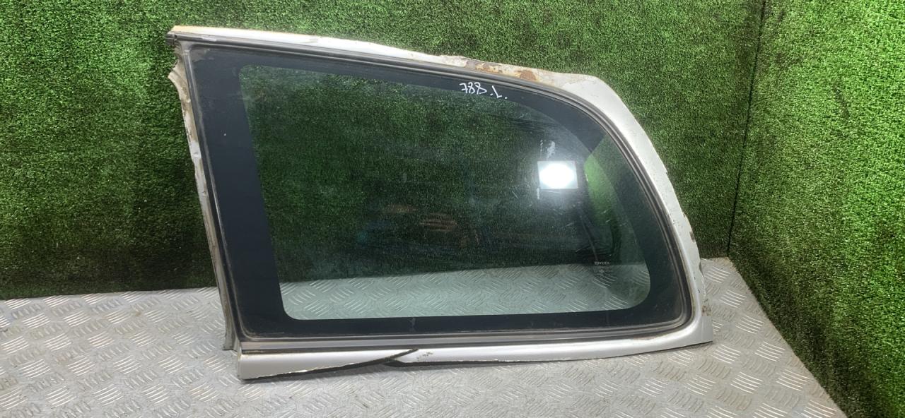 стекло кузовное боковое левое Toyota Carina E 1 поколение T190 1997, 2.0 л., 3S-FE, бензин, МКПП, универсал - фото №1
