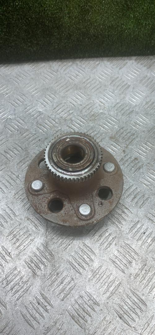 ступица задняя правая Honda Accord 6 поколение 1999, 1.6 л., бензин, МКПП, хетчбэк 5 дв. - фото №1