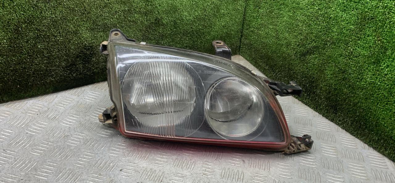 фара правая Toyota Avensis 1 поколение (T220) 1999, 2.0 л., 2C, дизель, МКПП, хетчбэк 5 дв. - фото №1