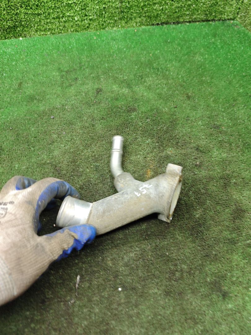 фланец (тройник) системы охлаждения Toyota Picnic 1 поколение XM10 2001, 2.2 л., 3C-TE, дизель, МКПП, минивэн - фото №1