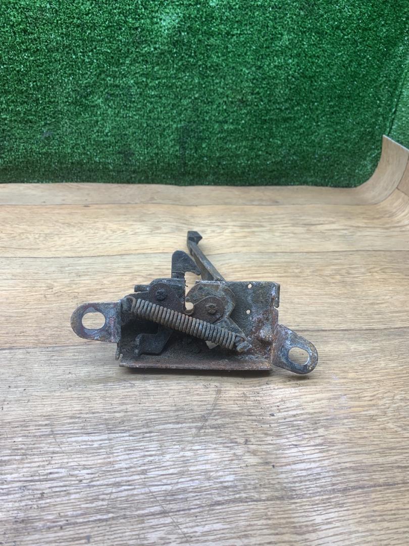 замок капота Lada Vesta 1 поколение 2020, 1.6 л., бензин, МКПП, хетчбэк 5 дв. - фото №1