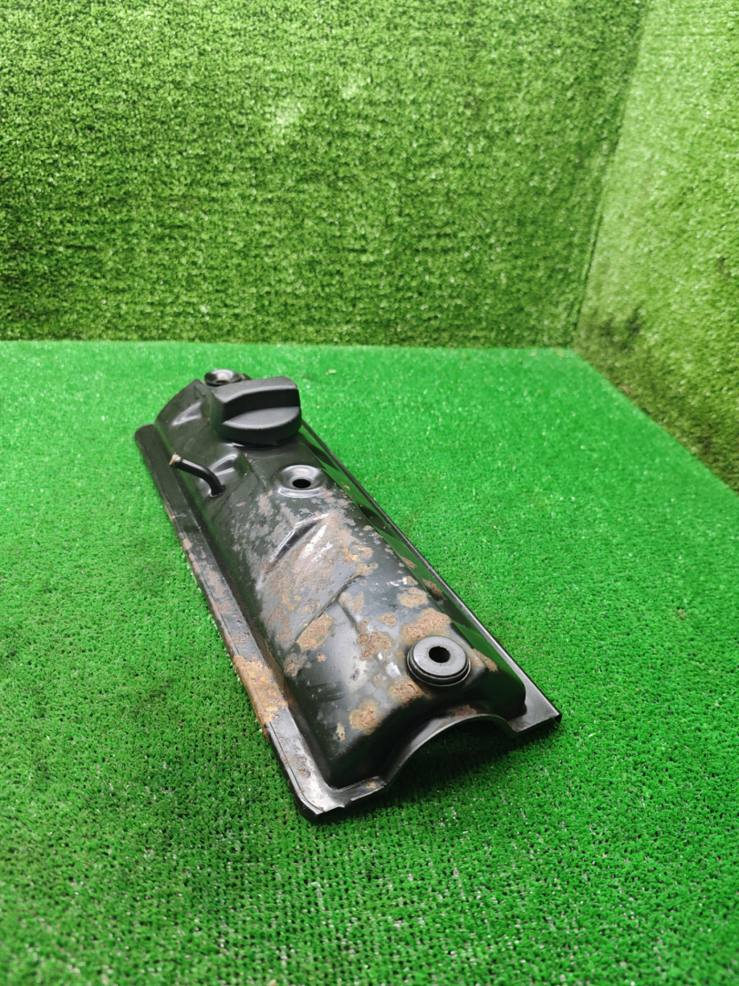 клапанная крышка Volkswagen Golf 3 поколение 1995, 1.3 л., бензин, МКПП, хетчбэк 3 дв. - фото №1