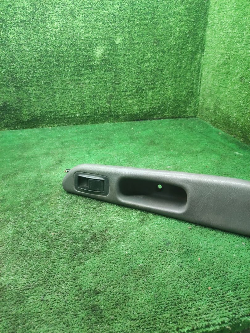 кнопка стеклоподъемника двери задней левой Toyota Avensis 1 поколение (T220) 2000, 2.0 л., 2C-T, дизель, МКПП, универсал - фото №1