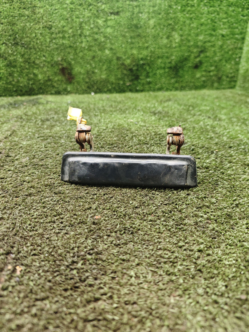 ручка наружная Hyundai Galloper 2 поколение 2000, 2.5 л., дизель, МКПП, внедорожник 3 дв. - фото №1