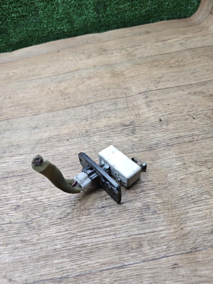 сопротивление печки Mitsubishi Space Wagon 3 поколение (Typ N50) 2000, 2.4 л., 4G64 (16V), бензин, МКПП, минивэн - фото №1