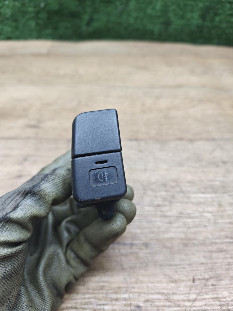 кнопка противотуманных фар Rover 600 Series 1 поколение 1998, 1.8 л., бензин, МКПП, седан - фото №1