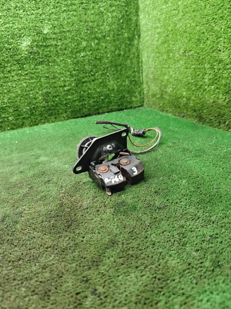 замок багажника Fiat Punto 2 поколение 2000, 1.2 л., бензин, МКПП, хетчбэк 5 дв. - фото №1