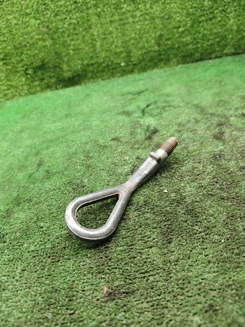 крюк буксировочный Chrysler Voyager 4 поколение 2002, 2.4 л., бензин, МКПП, минивэн - фото №1