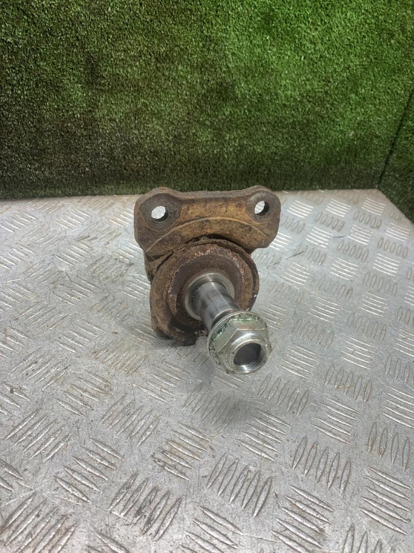 кулак задний левый Renault Laguna 2 поколение 2002, 1.9 л., дизель, МКПП, хетчбэк 5 дв. - фото №1