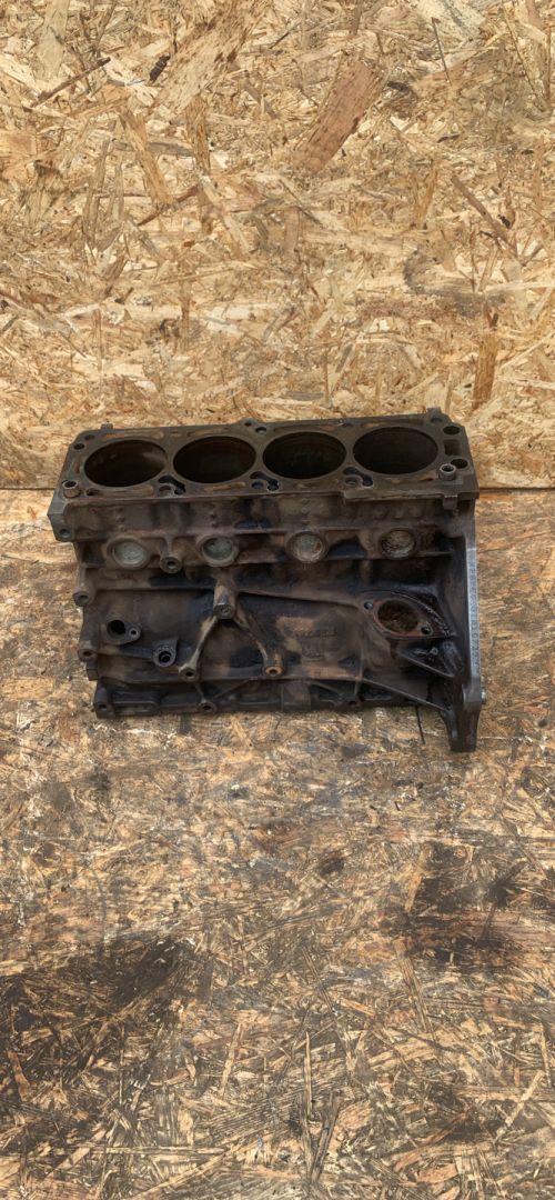 блок цилиндров Opel Sintra 1 поколение 1997, 2.2 л., бензин, МКПП, минивэн, X20XEV - фото №1