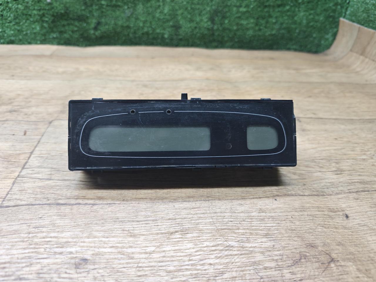 часы Renault Laguna 2 поколение 2002, 1.9 л., дизель, МКПП, хетчбэк 5 дв., 8200002604A - фото №1