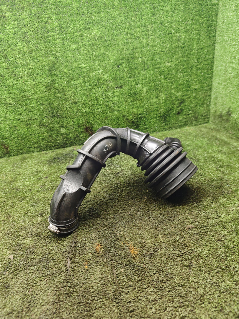 патрубок воздушного фильтра Ford Transit 5 поколение 1996, 2.5 л., TDi, дизель, МКПП, микроавтобус - фото №1