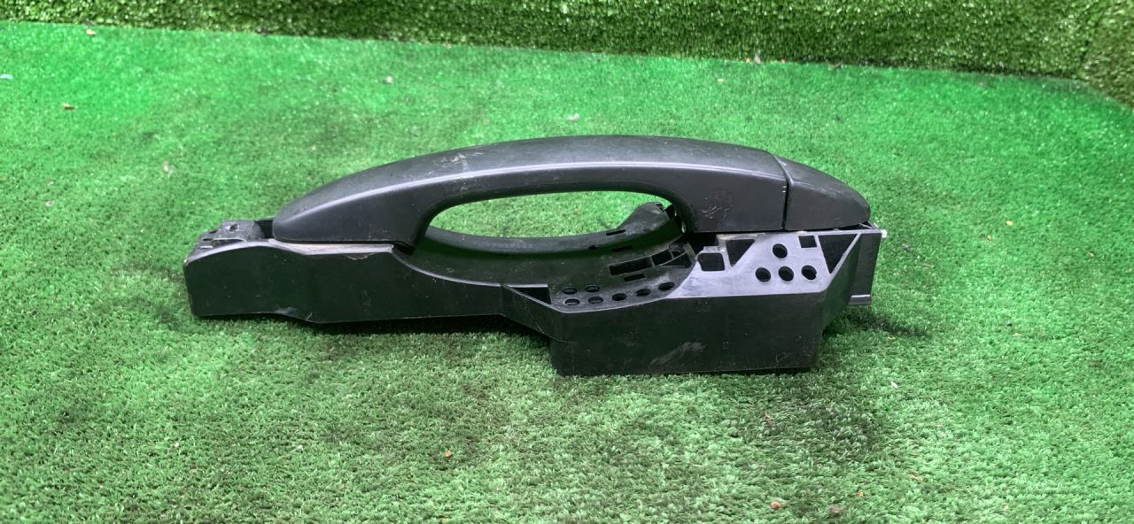 ручка наружная задняя левая Lada Vesta 1 поколение 2023, 1.6 л., бензин, МКПП, седан, 8450039482 - фото №1