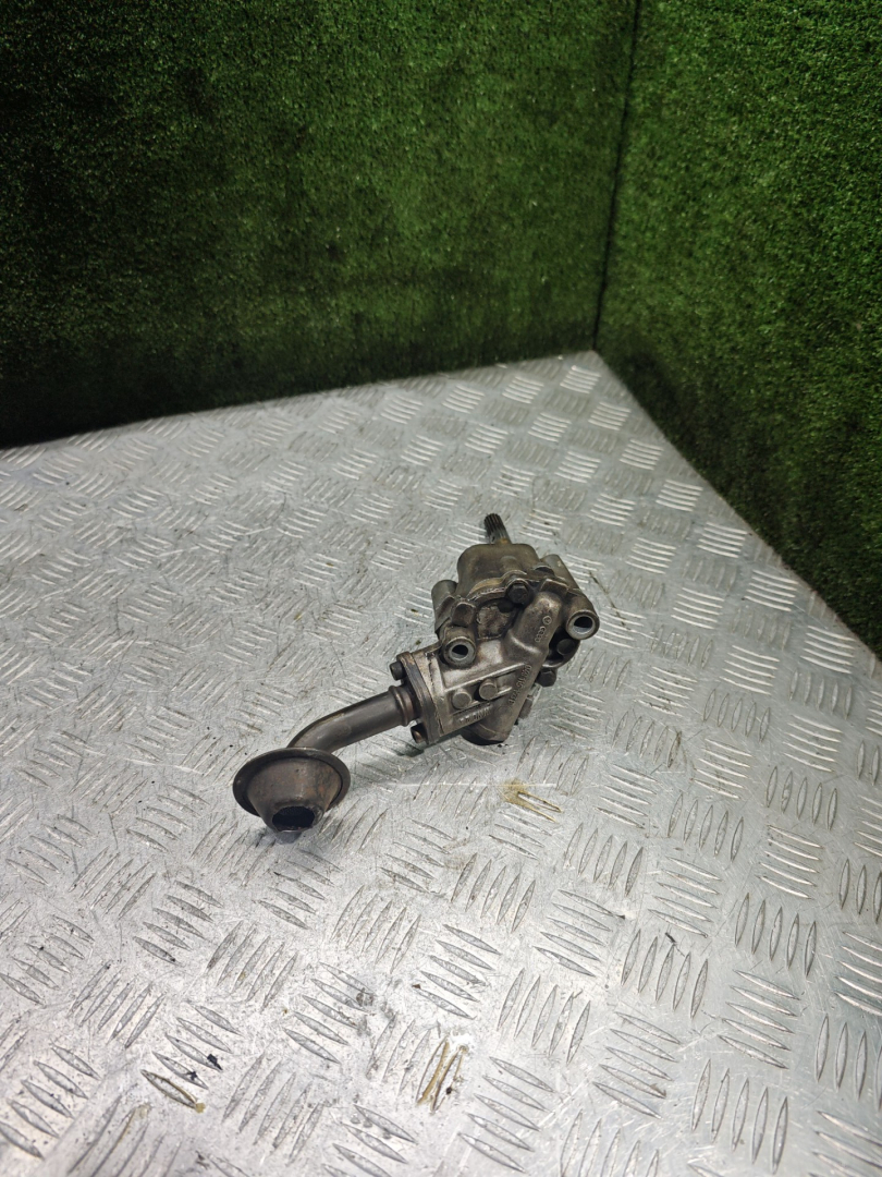 насос масляный Volkswagen Passat B4 1995, 2.0 л., бензин, МКПП, 049115153B - фото №1