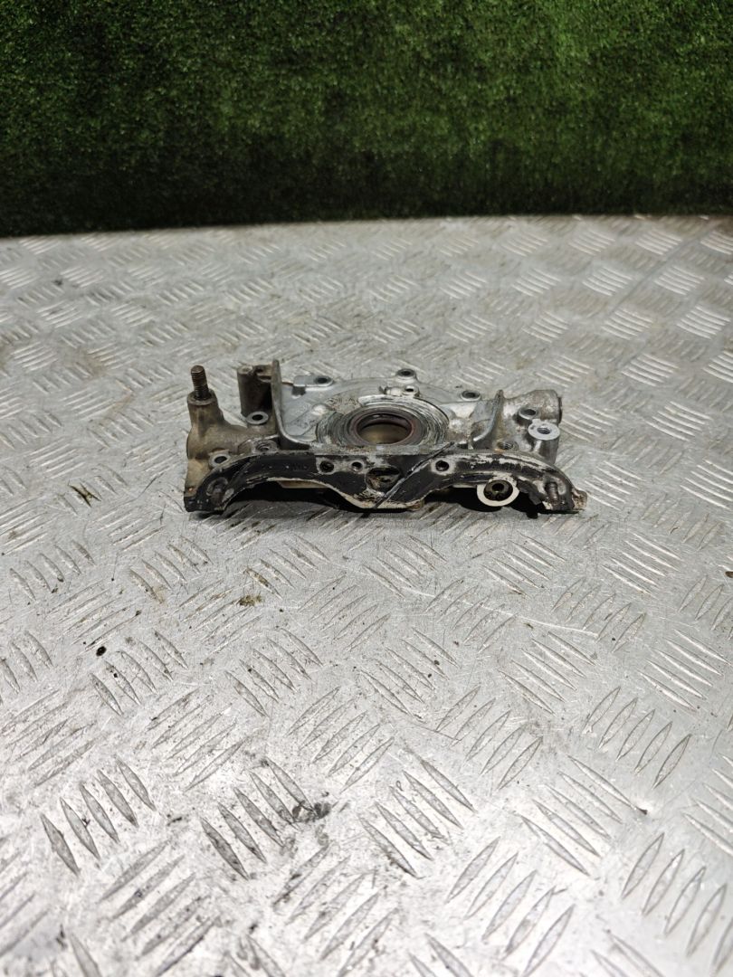 насос масляный Suzuki Baleno 1 поколение 1997, 1.6 л., бензин, МКПП, универсал - фото №1