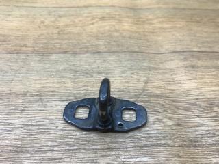 ответная часть (скоба) замка двери Lada Vesta 1 поколение 2020, 1.6 л., бензин, МКПП, хетчбэк 5 дв., 905701792