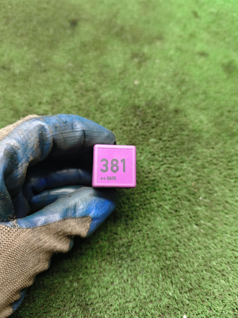 реле (прочие) Skoda Superb 1 поколение 2006, 2.8 л., бензин, АКПП, седан, 431951253G, 381 - фото №1