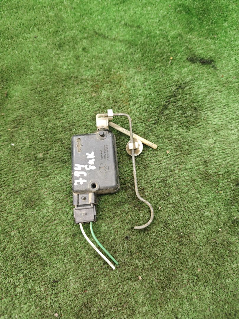 активатор замка крышки топливного бака Renault Scenic 1 поколение 1999, 1.9 л., дизель, МКПП, минивэн - фото №1